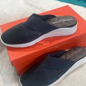 🆕💙Adrienne Vittadini Sport Shoes, Kyle Mules, Navy, Brans New in Box